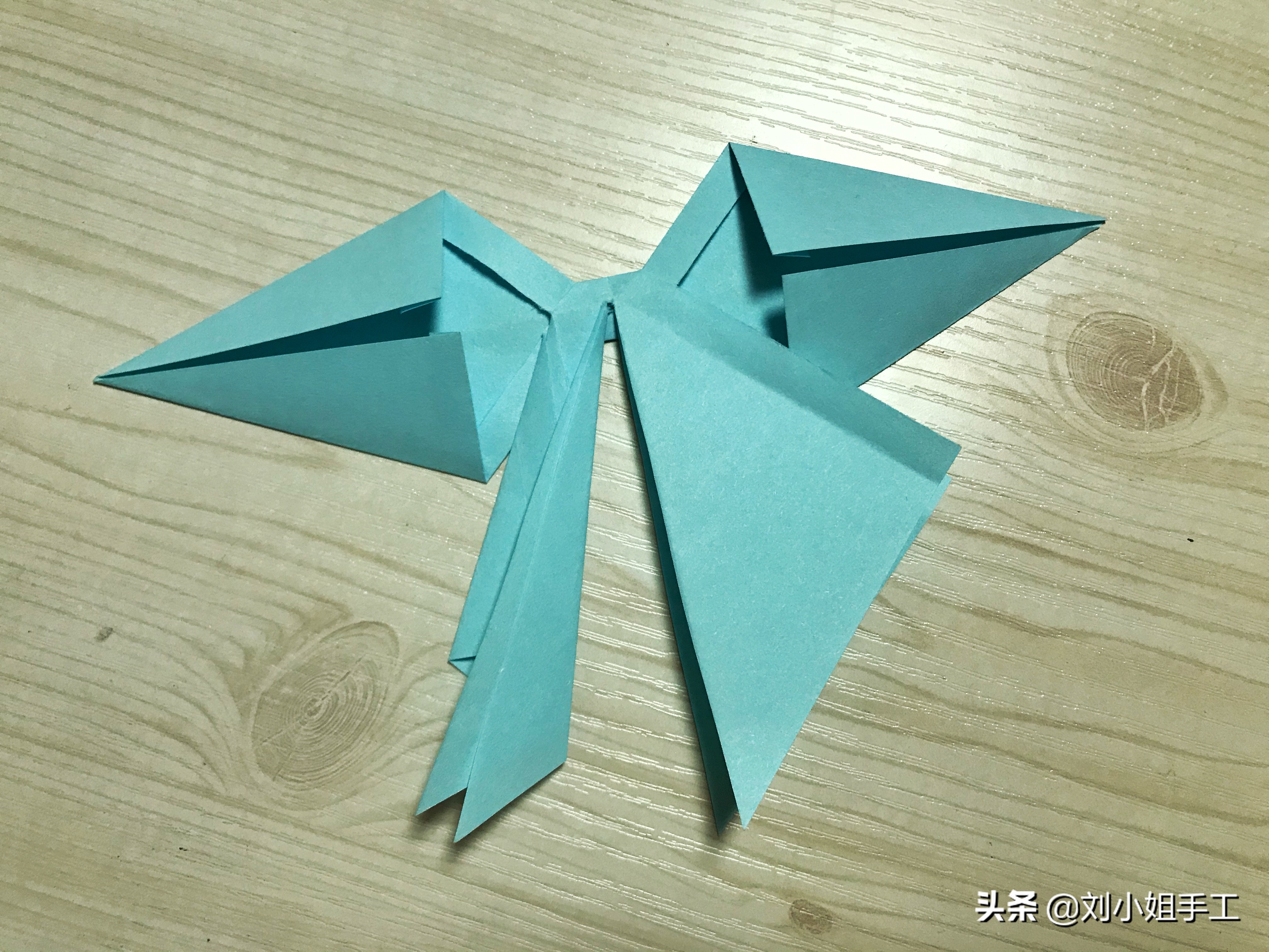 礼物盒包装上的蝴蝶结系法,礼物包装教程丝带蝴蝶结