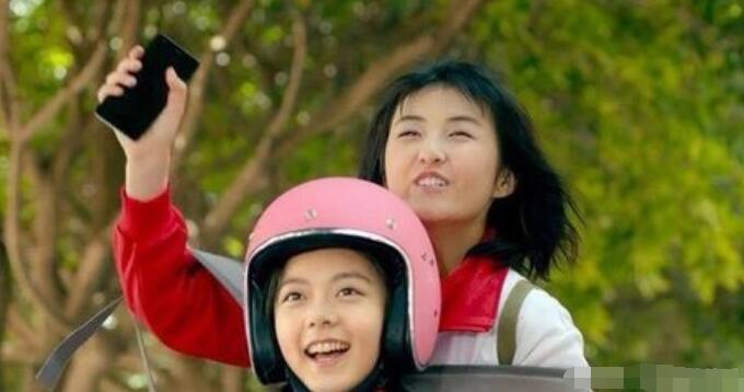 《流浪地球》中的朵朵,长得比关晓彤还美,网友:这孩子必火!