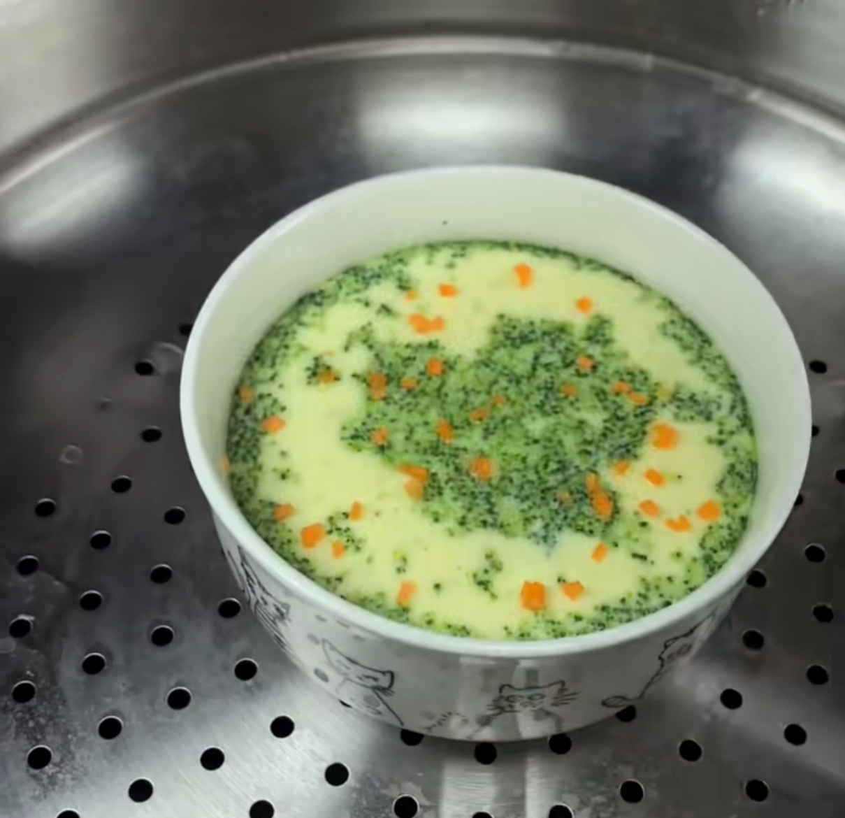 蒸鸡蛋羹怎么滑嫩无蜂窝,蒸出来的鸡蛋羹蜂窝状怎么回事