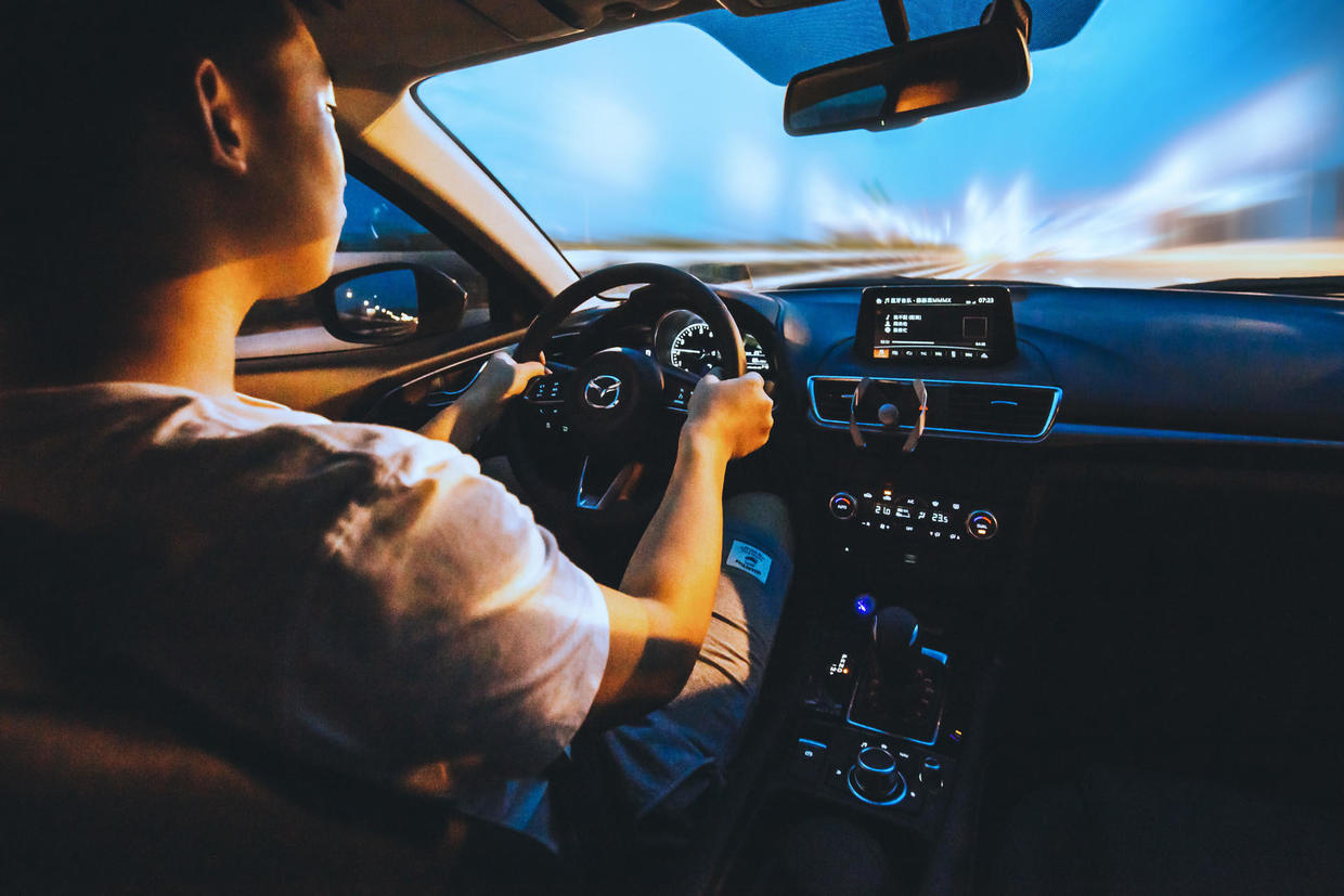 同事蹭车该不该拉,面对单位同事蹭车怎么办