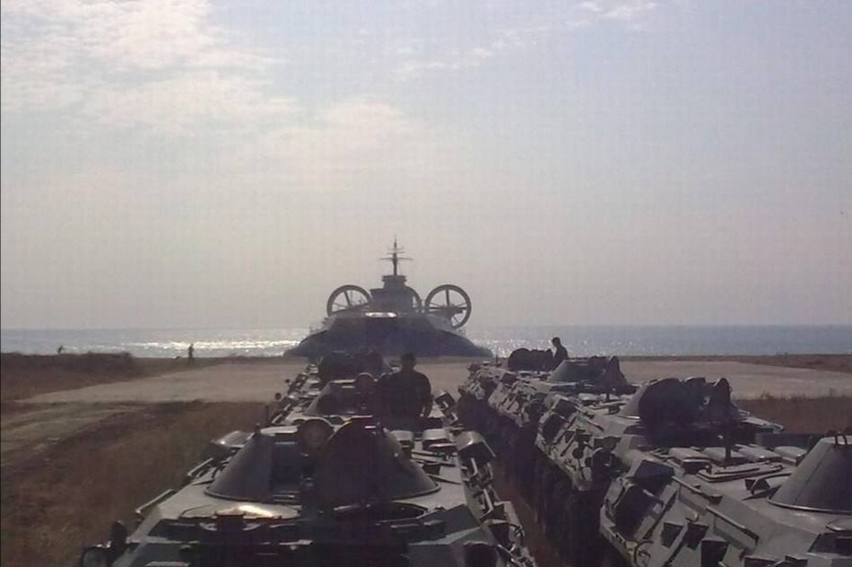 野牛登陆艇加速推进“两栖闪电战”，浅谈野牛级登陆艇的作战能力