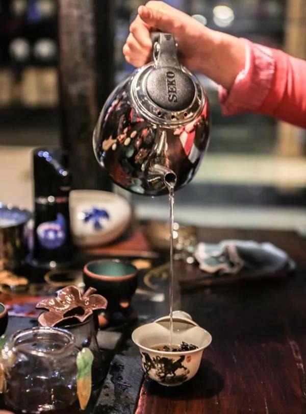 普洱茶怎么有锁喉感,陈年老普洱茶有锁喉的感觉吗