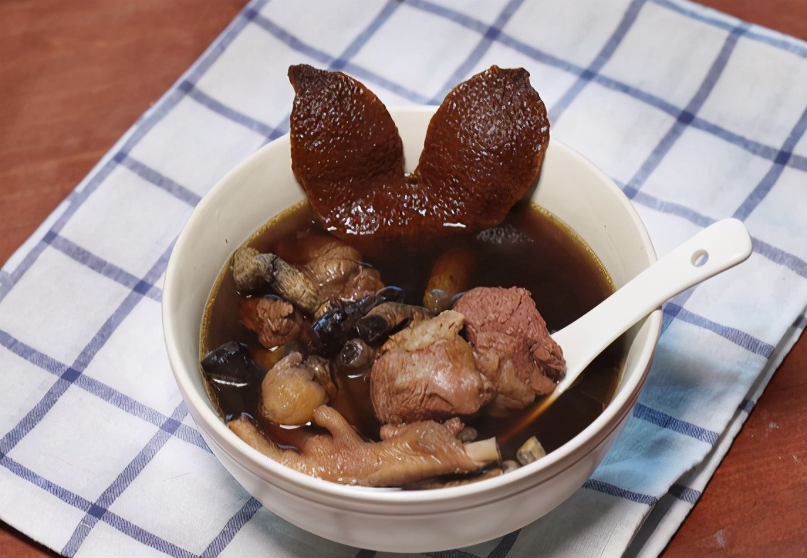 长寿的新疆人喜欢吃什么,中国新疆最长寿老人有何生活特点