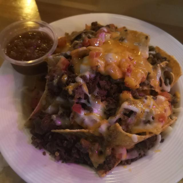 头一次在足球酒吧吃到90块钱的玉米片贵到离谱却好吃至极