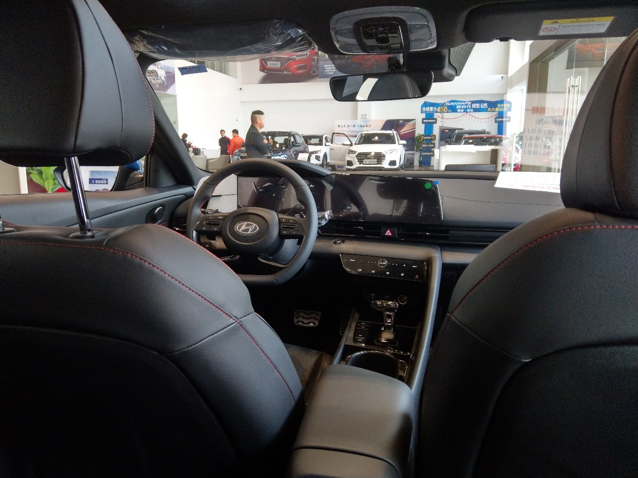 伊兰特和昂克赛拉对比试驾,传统代步新伊兰特试驾感受