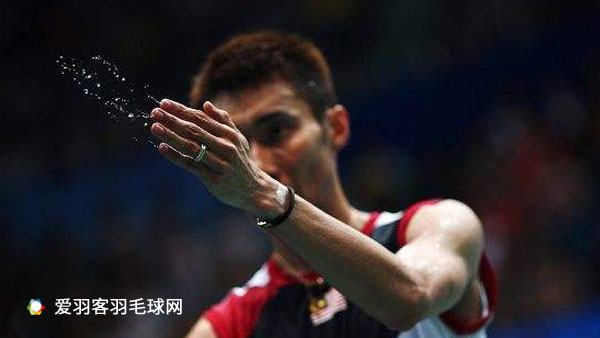 世界羽联不参加比赛惩罚,世界羽联规则单打允许进攻性发球