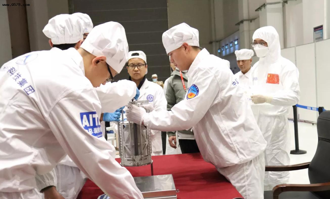 嫦娥五号和阿波罗登月对比照,美国阿波罗登月存在哪些疑点