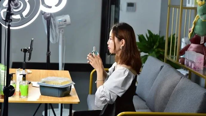 李佳琦2万元学费,李佳琦带货培训