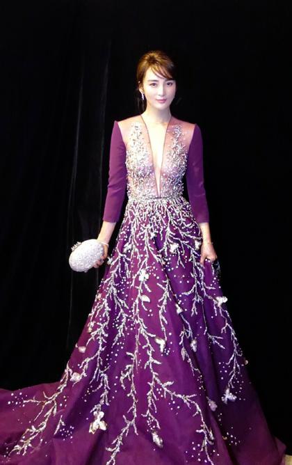 蒋勤勤穿戏装,蒋勤勤黄衣服