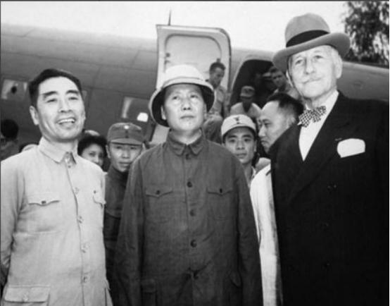 重庆谈判：时隔19年，毛*东泽**再见蒋介石，举杯：为蒋先生长寿干杯