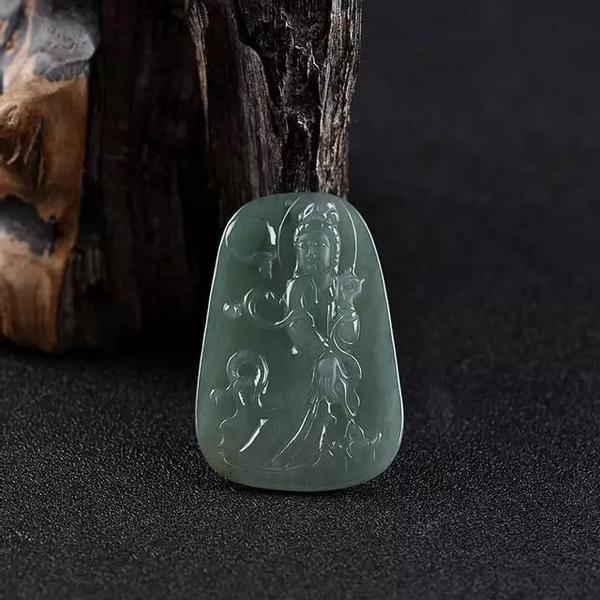 油青翡翠原石的价值,什么是油青翡翠