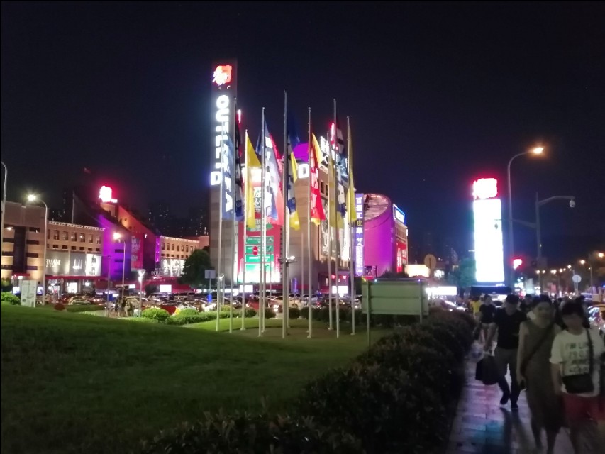 重庆奥特莱斯通宵营业,奥特莱斯重庆周年庆