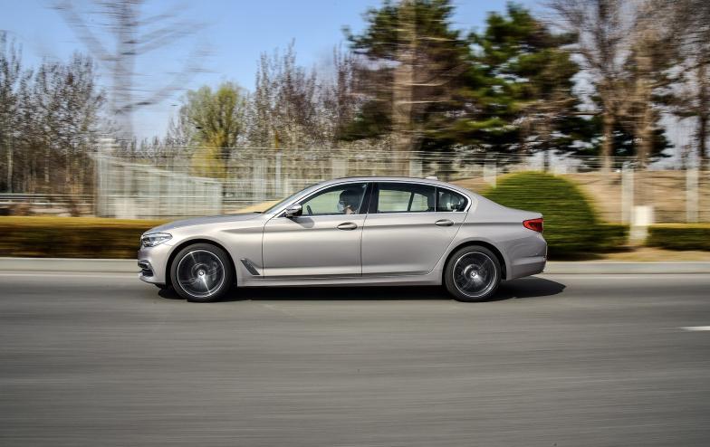 奔驰e级宝马5系奥迪a6l权威对比下,宝马5系和奥迪a6l