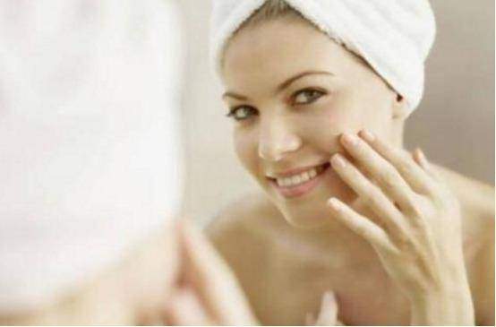 好用不贵的补水精华液推荐,补水保湿精华液哪个牌子好用