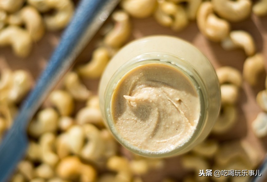 像花生一样好吃的腰果长在树上吗,腰果树上的腰果