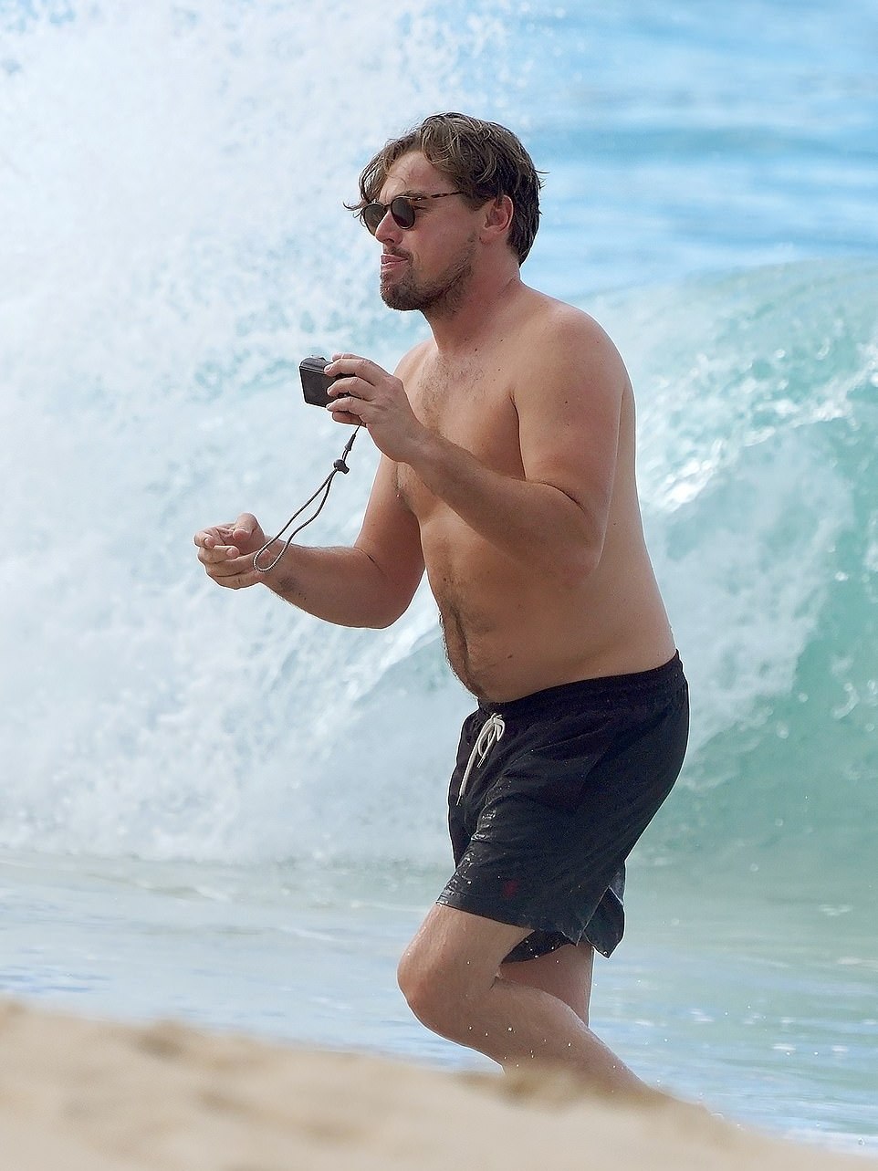 油腻大叔发型2020流行发型,40岁大叔雅痞风格侧背小卷发型