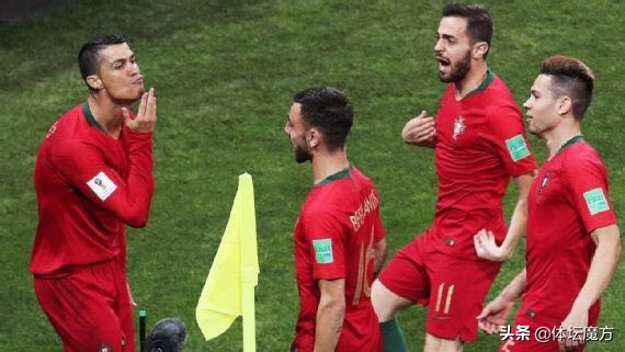 世界杯题外话：足球史上的最佳球员们—C罗进球后为什么摸自己的