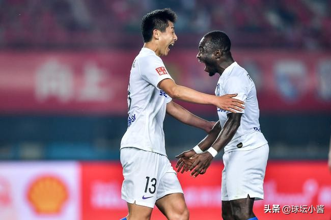 泰达中场两点不足或成落选东亚杯赛事真因，如能改进将完成蜕变