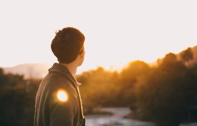 没钱投资怎么创业创业技巧有哪些,到底是没钱创业还是有钱才创业