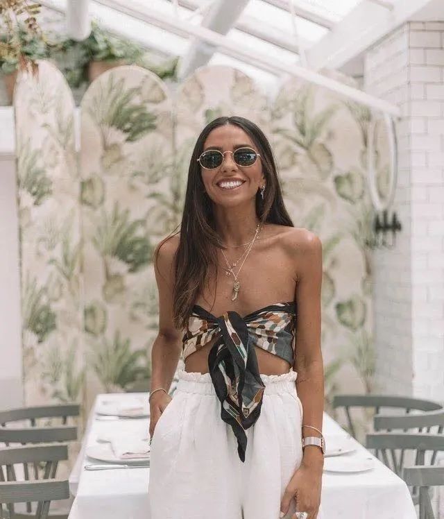 丝巾的5种时髦系法学起来,春季丝巾系法大全搭配大衣