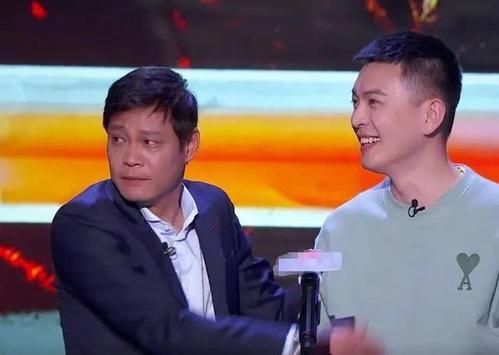 李诞玩火后下跪,周琦主动发博,央视、新华社的评论亮了