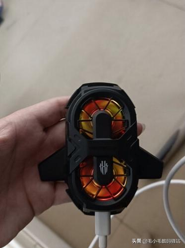 手机散热背夹的优点跟缺点,不损害手机的散热背夹