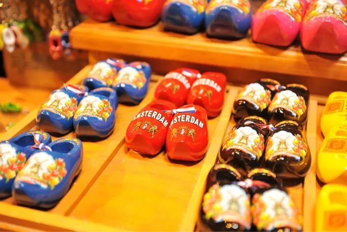 小梁带你看世界完整视频,老梁观世界图片