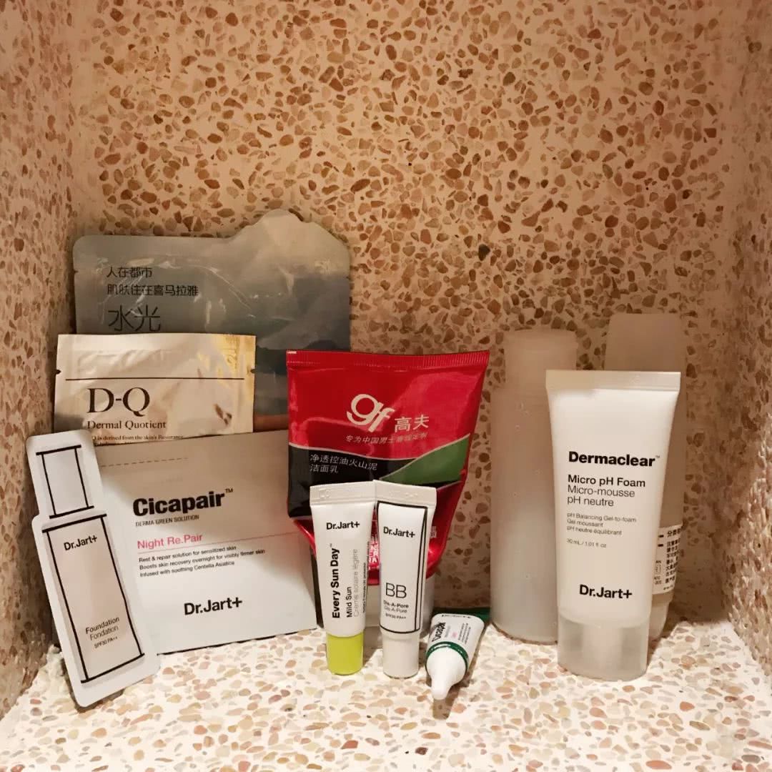 编辑部化妆包大公开,新年出行这样带就够了!