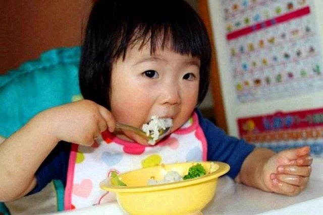 孩子睡觉前经常喊腿疼怎么回事,孩子晚上喊腿疼需要如何治疗