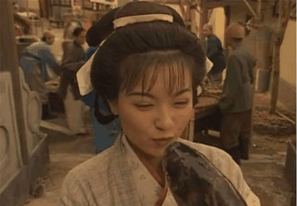 金庸说:她是天边一片云,偶尔投在你的波心