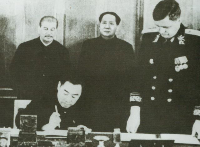 斯大林70大寿时,毛*东泽**为何送2万斤大葱萝卜白菜梨?别有用意