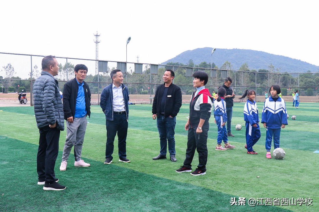 南昌市足球协会主席陶武胜一行莅临我校指导工作