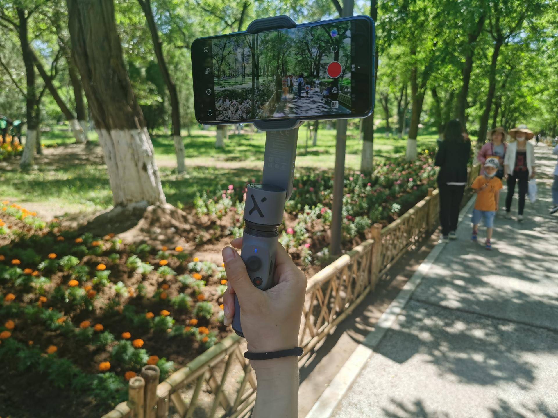 轻巧便携手机云台智云smoothx测评,智云smoothx手持手机云台