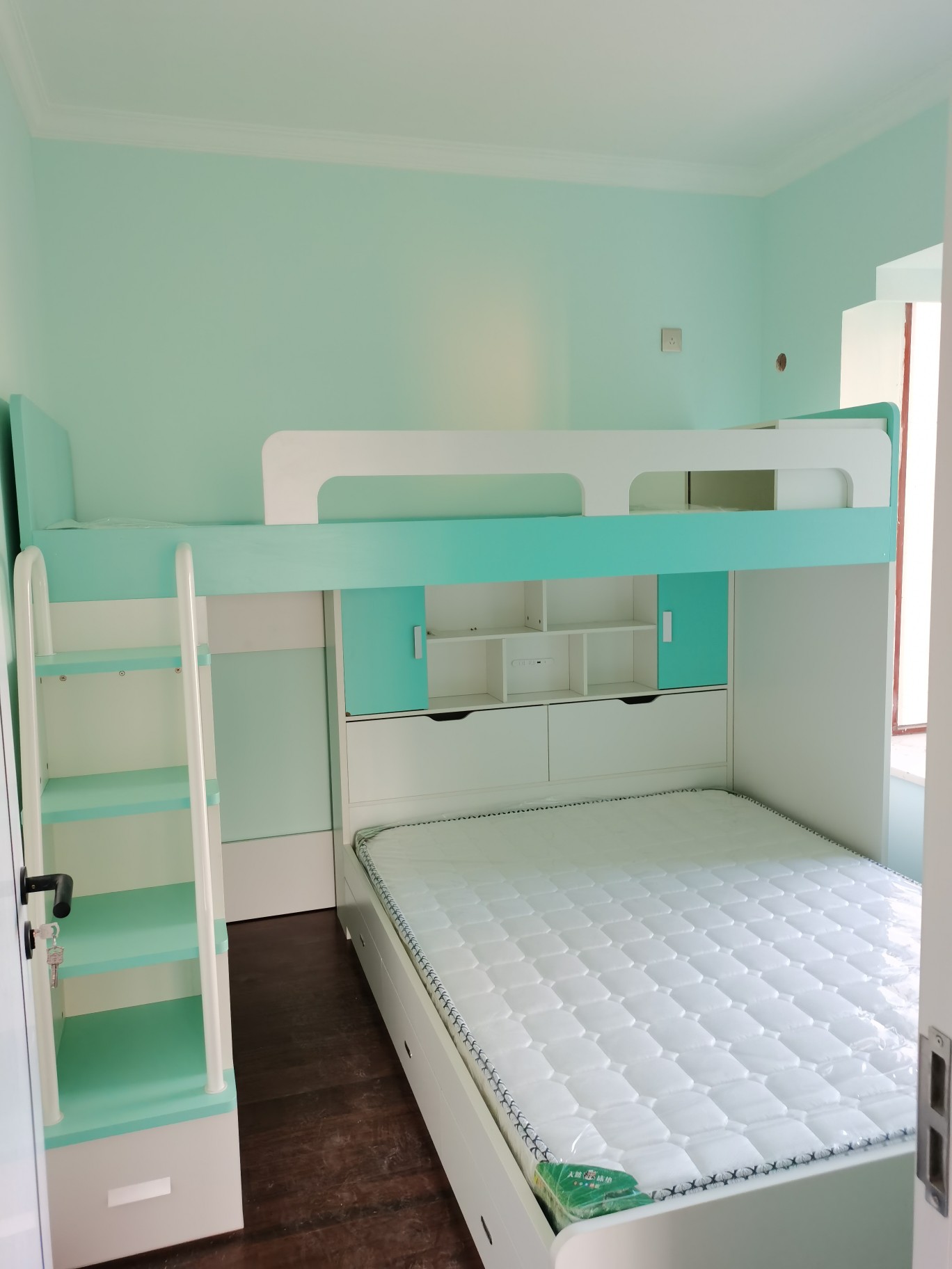 上下床的优点与缺点,上下床的优缺点是什么