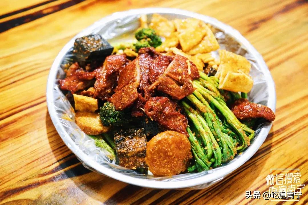 南宁路边夜市美食排行榜,南宁深夜路边摊鲜肉粉