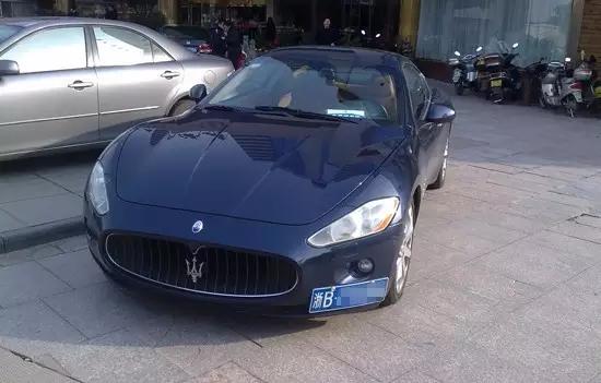 车牌螺丝有一个松了会扣分吗,车牌螺丝扣不是本地的罚款吗