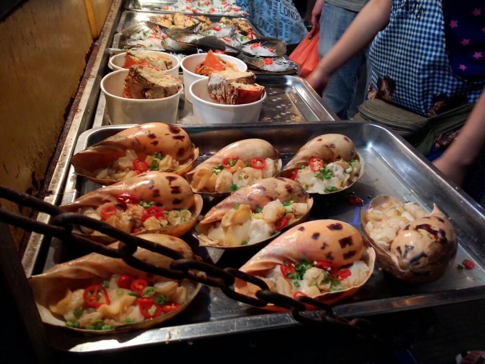 摆路摊小吃赚钱吗,冬天摆摊卖热乎的小吃