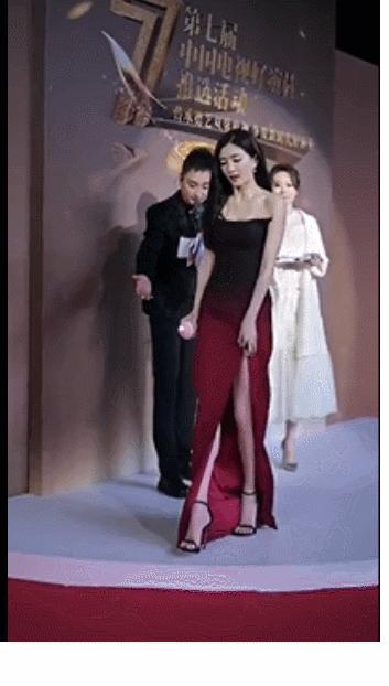 明星红毯假摔事件,明星红毯假摔倒抢镜