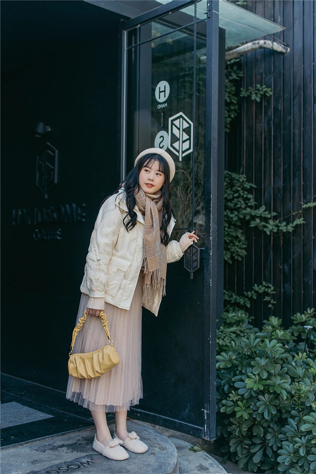 羽绒服小个子内搭裙145-150高级感,小个子羽绒服搭半身裙长度