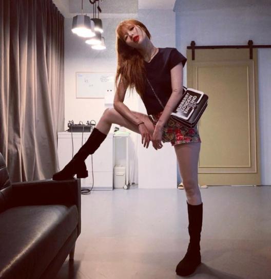 泫雅迷人瞬间,泫雅穿搭毛边短裤