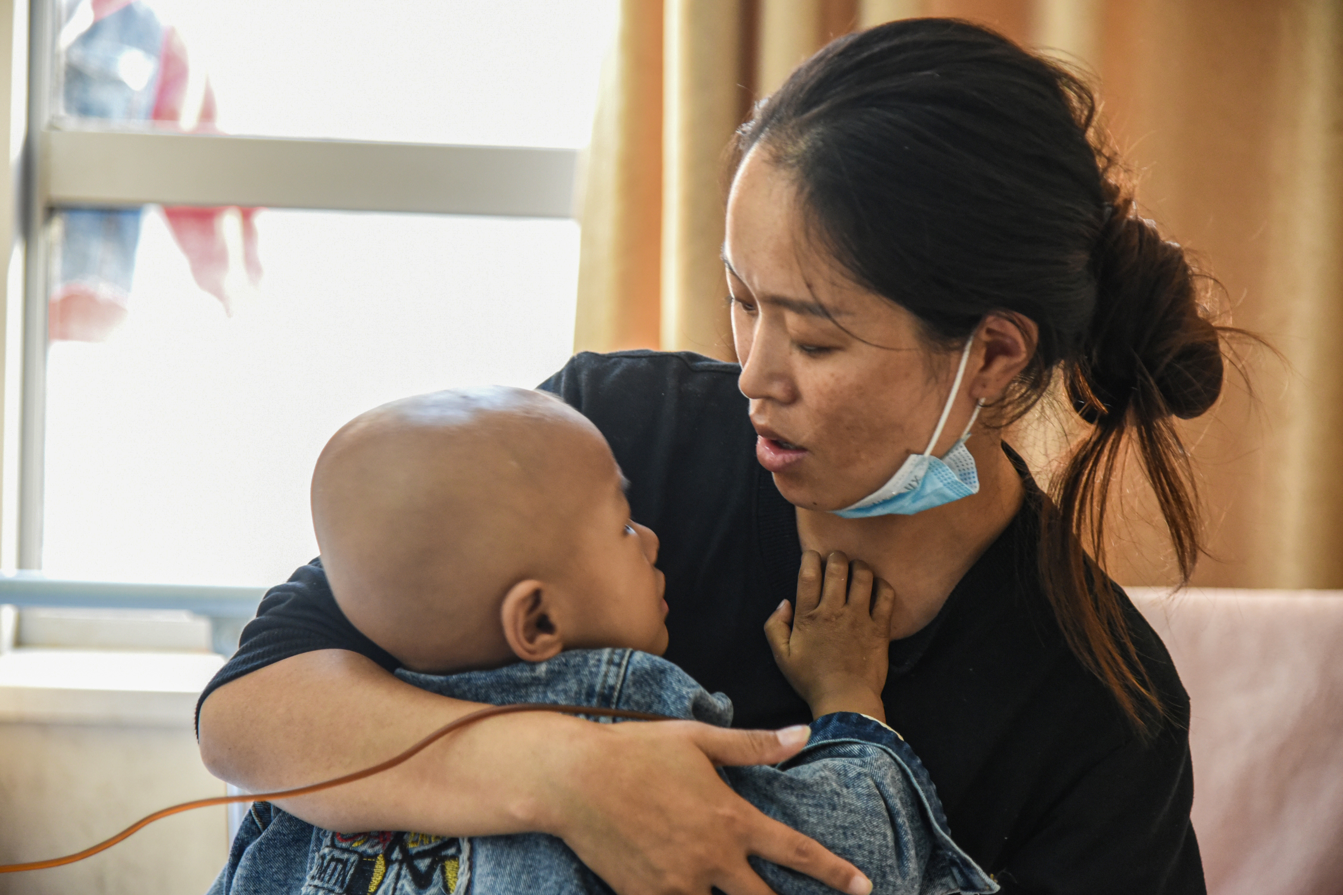 两岁男孩靠止疼药度日,如今四肢发黑痛哭到午夜,父亲为此熬白头