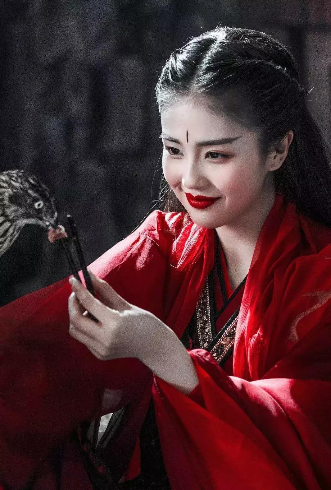 忘不掉的红衣角色话题上热搜！为何穿红色衣服就能变美？