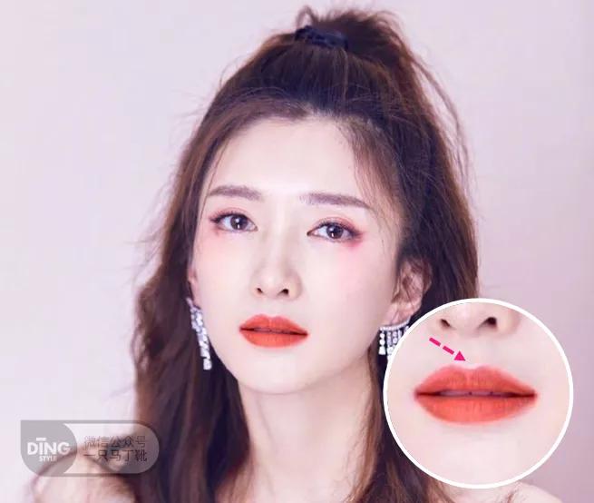 为什么有的人涂红色口红不好看,为什么有人涂口红显老气