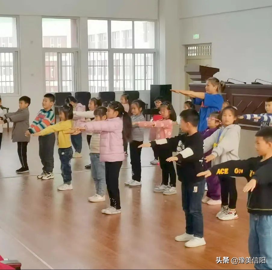 不忘初心同心同行—琵琶山学校第二届家校共同发展委员会成立大会