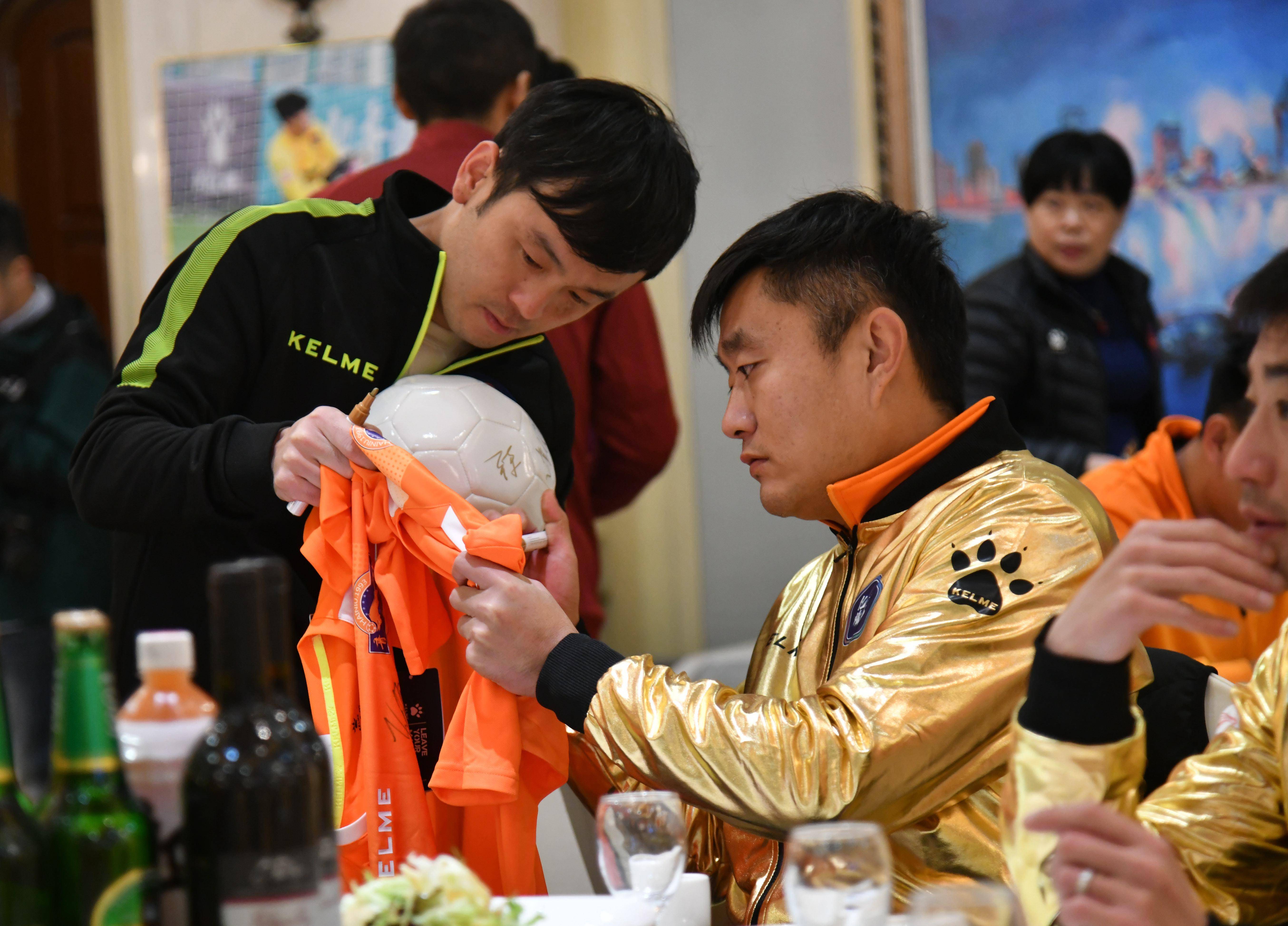 青岛海牛有条不紊备战新赛季中超,青岛海牛重返中超后首胜