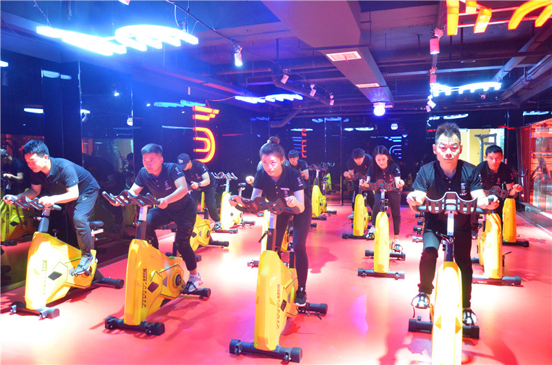 用爱心托起未来和希望洛阳五度健身捐资助教梁村小学操场竣工典礼