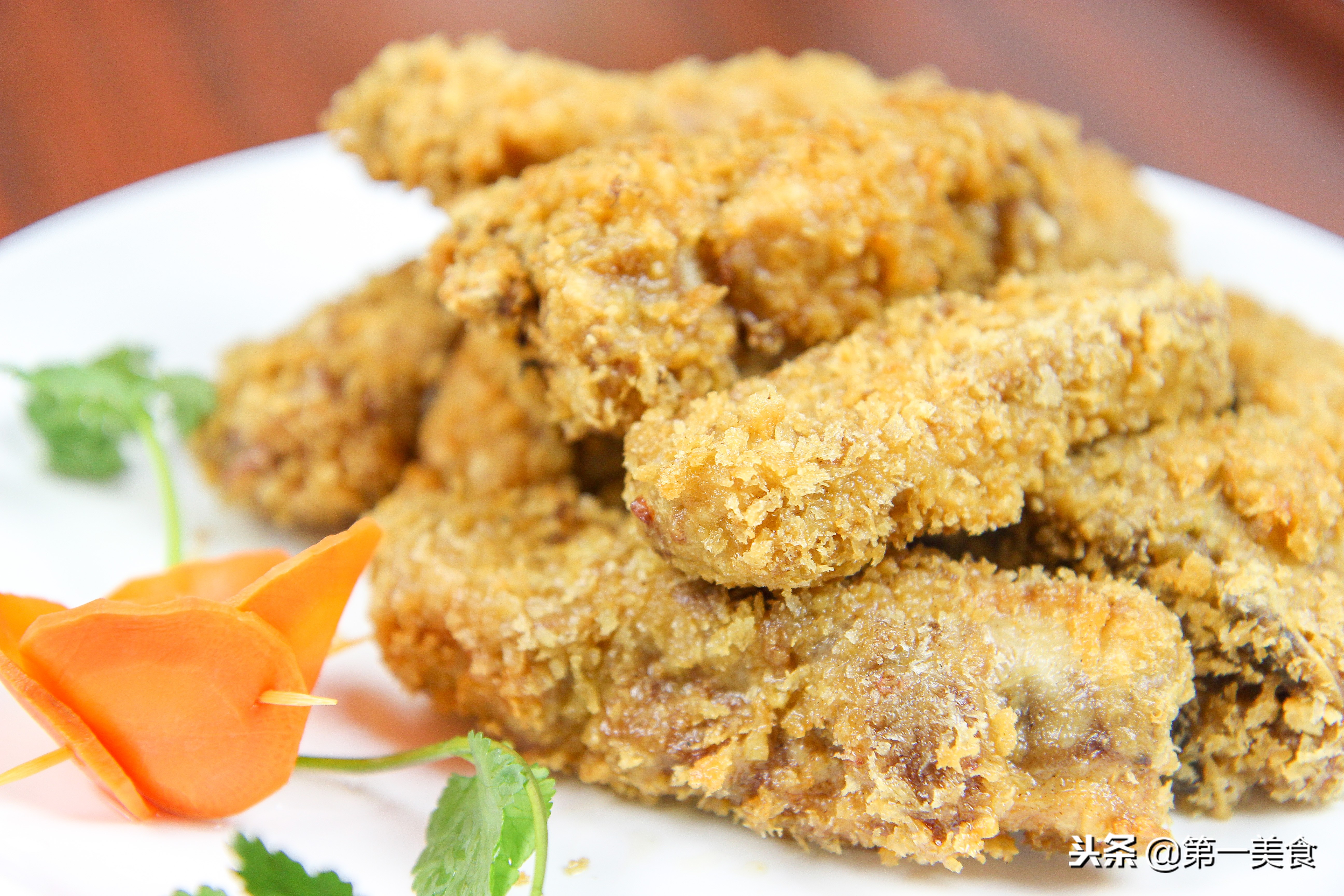 如何做出的排骨特别的香酥软烂,焦香排骨的详细做法