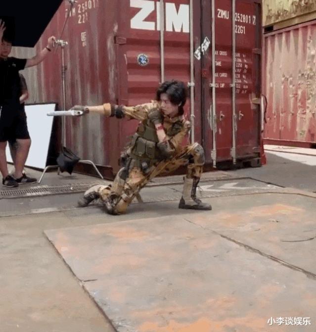 光荣使命国产射击游戏视频,穿越火线为啥到了荣耀就输