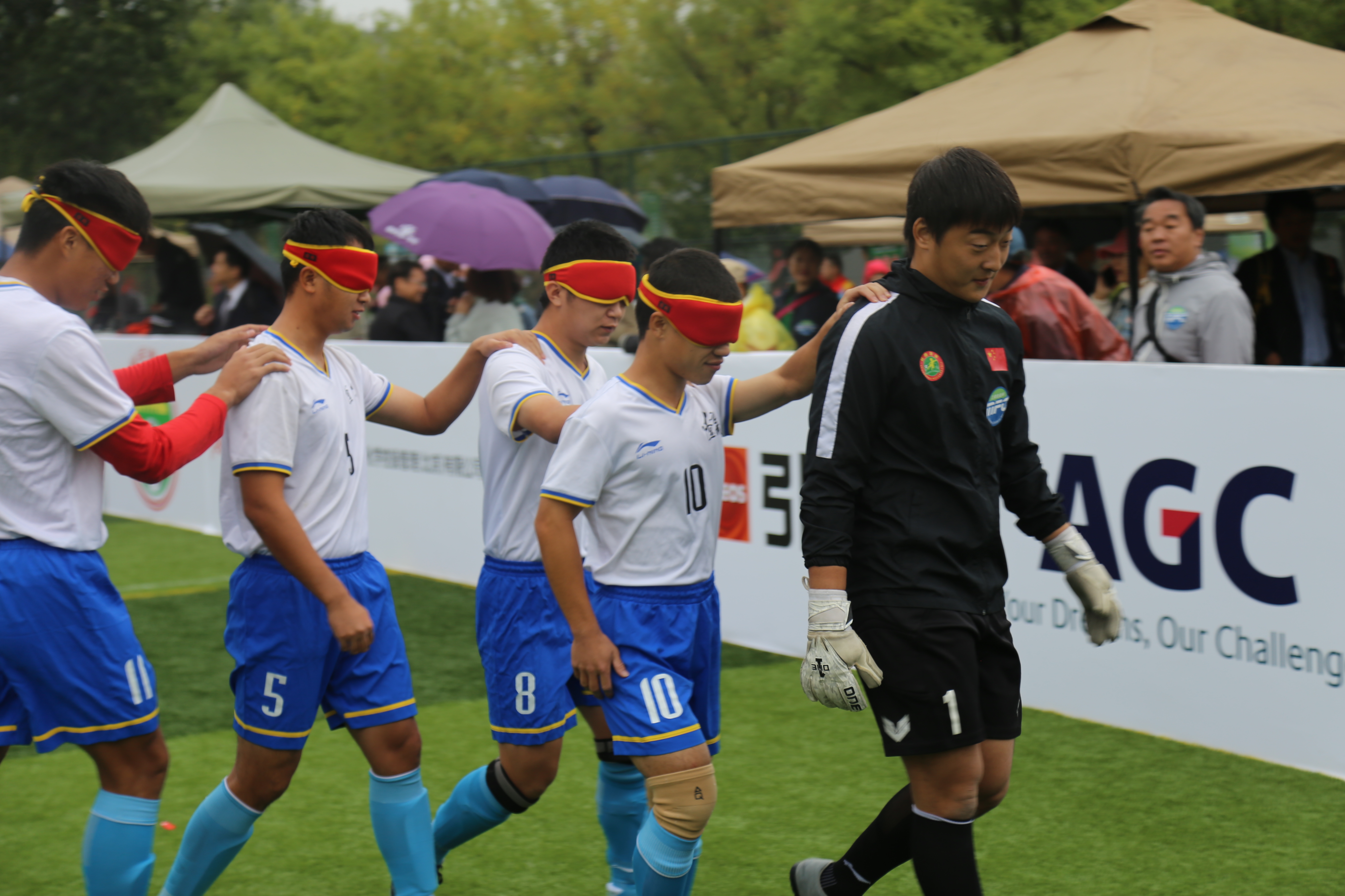 第五届残疾人民间足球争霸赛正式开赛第十三届全国政协常委、中国残联第七届主席团主席张海迪等领导出席