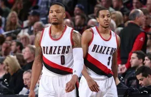 火箭队进入西部前三,2009西部第一轮火箭开拓者第六场